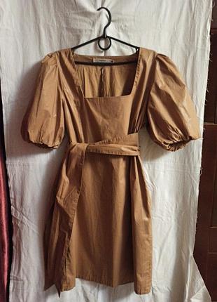 Платье с пышными рукавами