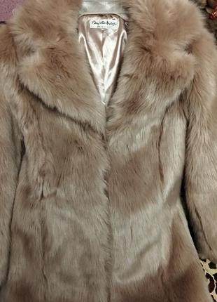 Великолепная качественная шуба miss selfridge эко-мех.стан: новая,застежка на крючки.размер :34-36,цвет нежно персиковый с оттенком пудры.сезон :зима,осень.