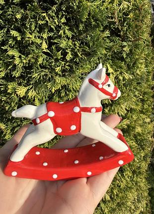 Вінтажна статуетка коник