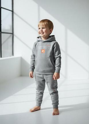 Костюм nike 6/7 років 116-122 см