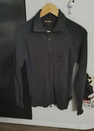 Светр в ідеальному стані.