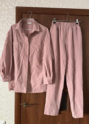Рожевий повсякденний костюм на ґудзиках