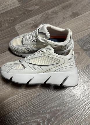 Кросівки вітто россі. в новому стані, один раз взуті були.