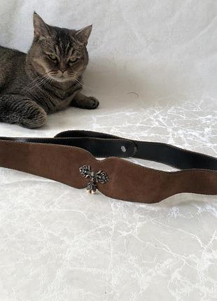 Вінтажний замшевий пояс з металічною брошкою