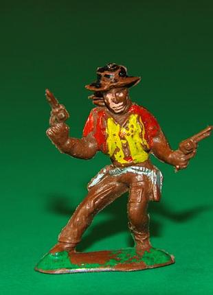 Колбой с револьверами 50мм гонконг имитация britains