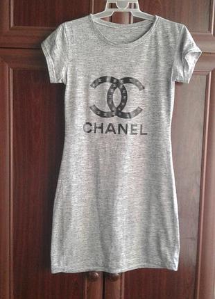Серое меланжевое платье-футболка chanel с короткими рукавами