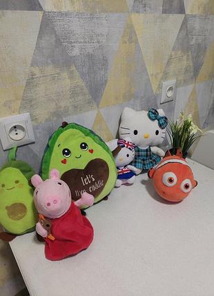 Мягкие игрушки авокадо, свинка пеппа, hello kitty, рыбка немо
