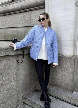 Куртка zara .колір голубий ,розмі м підійде на s під тепле худі!
стан новий .осінь-весна .