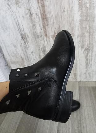 Красивые, кожаные, фирменные, черные, на молнии, ботинки, утепленные,100%кожа