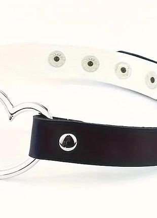 Черно-белый кожаный ободок-подвеска с сердцем на шею
