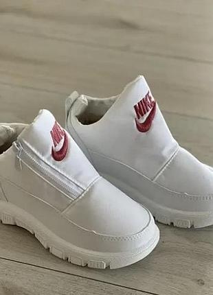 Женские зимние ботинки на меху с надписью найк