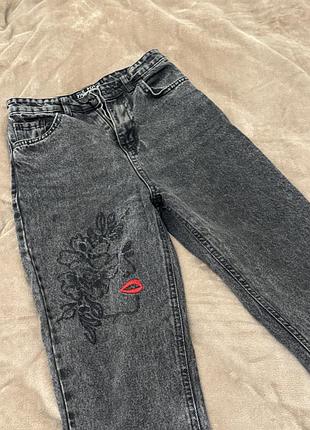 Стильні джинси мом