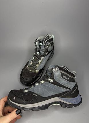 Трекінгові черевики decathlon