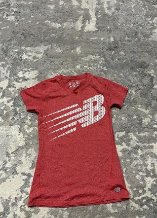 Жіноча спортивна футболка new balance
