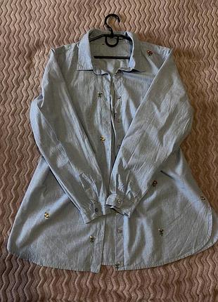 Блакитна жіноча сорочка з квіточками