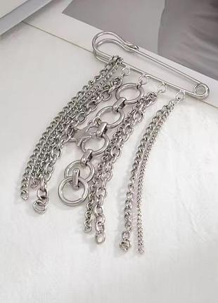 Брошь-каскад булавка с кольцами и подвесными цепочками