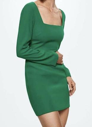 Нарядна сукня ізумрудного кольору