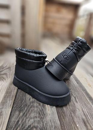 Черные угги дутики на затяжках на платформе с лейбами ugg женские