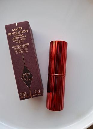 Матова помада для губ charlotte tilbury matte revolution mark of a kiss повнорозмір 3.5г