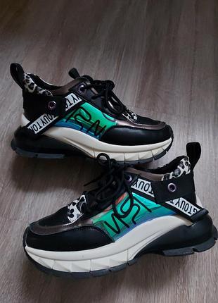 Кроссовки модные подростковые!! размер 34-35, стелька 22 см..