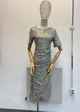 Плаття м в паєтках.