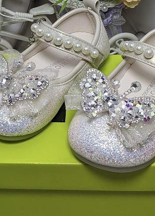 Нарядні туфельки на дівчинку