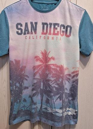 Футболка стильна