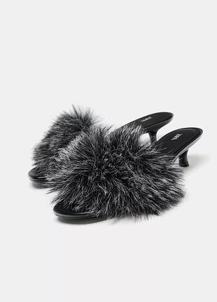 Босоножки с искусственным мехом
