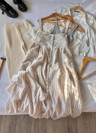 Было песочное платье миди в полоску трапеция