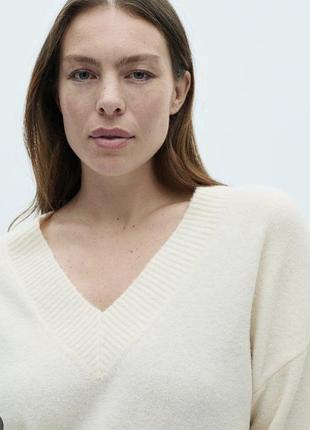 Женский свитер с содержанием шерсти