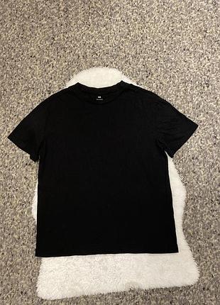 Базова чорна футболка вільного крою 261125