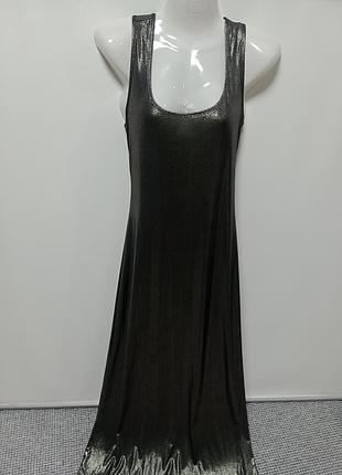 Вечернее платье.
длинная.
черный с золотинкой цвет