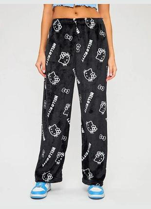 Штани домашні плюшеві піжамні штани чорного кольору хелоу кітті hello kitty