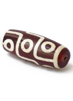 Бусина дзі червона 9 очей привертає увагу публіки та приносить її власникові велику популярність