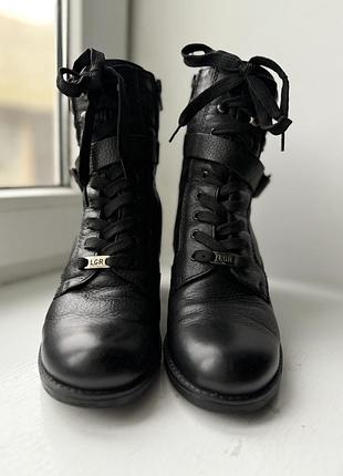 Жіночі шкіряні черевики, чоботи