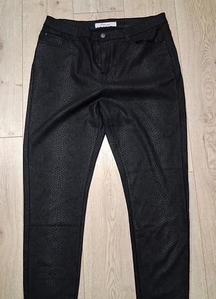 Стильные черные брюки с напылением размер 20