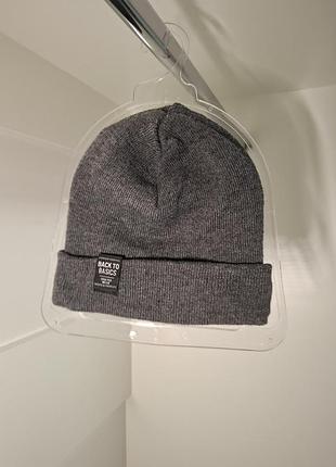 Серая шапка