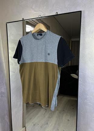 Fred perry | бавовняна футболка | колор-блок: хакі, чорний, сірий