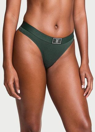 Трусики тонг victoria's secret с логотипом из страз