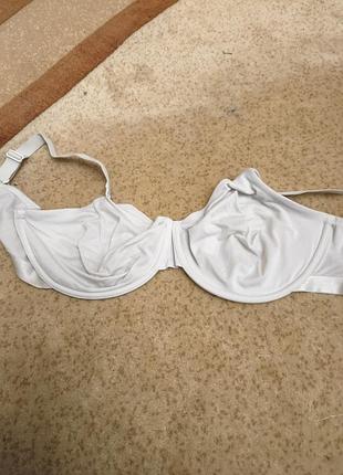 Бюстгалтер.