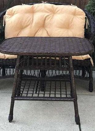 Мебель плетеная шоколадная с кремовыми накидками