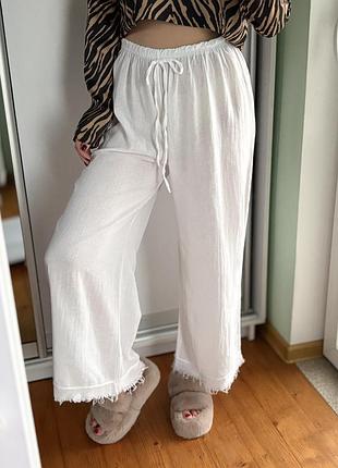 Білосніжні прямі літні штани з льону та бавовни з необробленим низом