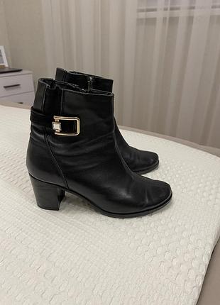 Ботинки ботильйони на каблуку жіночі