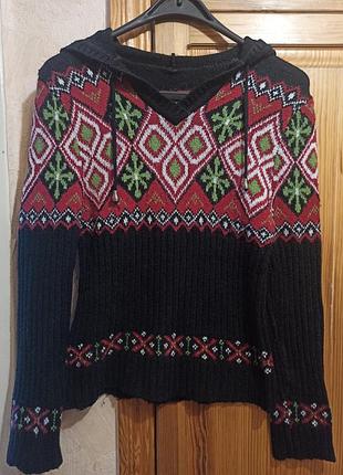 Жіночий светр з каптуром