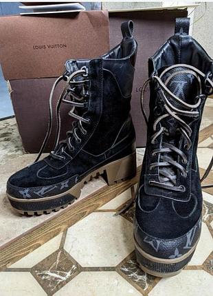 Фирменные ботинки