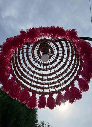 Люстра плетена з рожевою бахромою