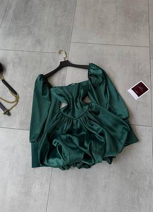 Корсетное женское платье с пышной юбкой