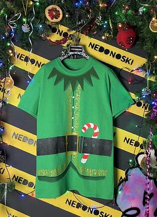 Новорічна різдвяна футболка з принтом помічник санти ельф