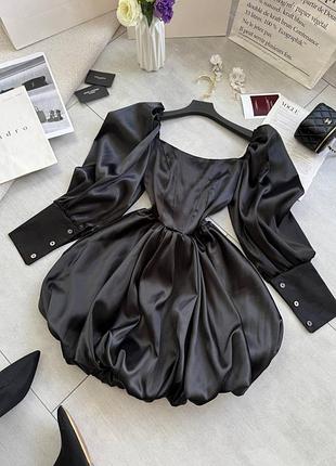 Корсетна жіноча сукня з пишною спідницею