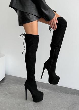 Ботфорти на високій шпильці